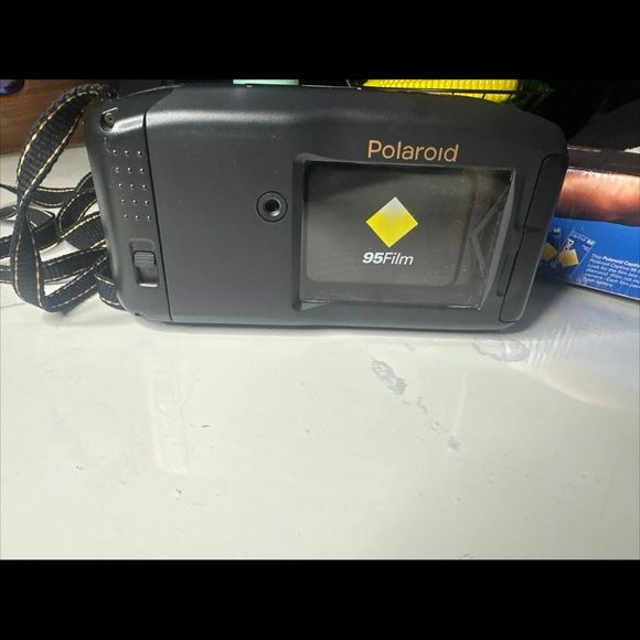 Vintage 1993 Polaroid Captiva SLR Auto Focus Instant Film Camera W Strap In Box - Picture 6 of 7